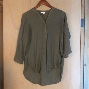 LUSH 3/4 sleeve Roll Tab V-neck high low tunic top Olive